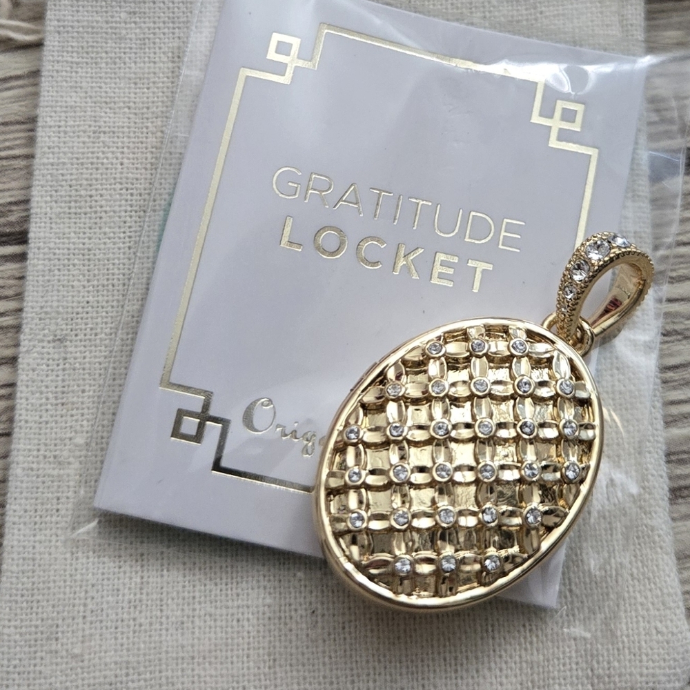 🦉"Wish" Locket In Gold